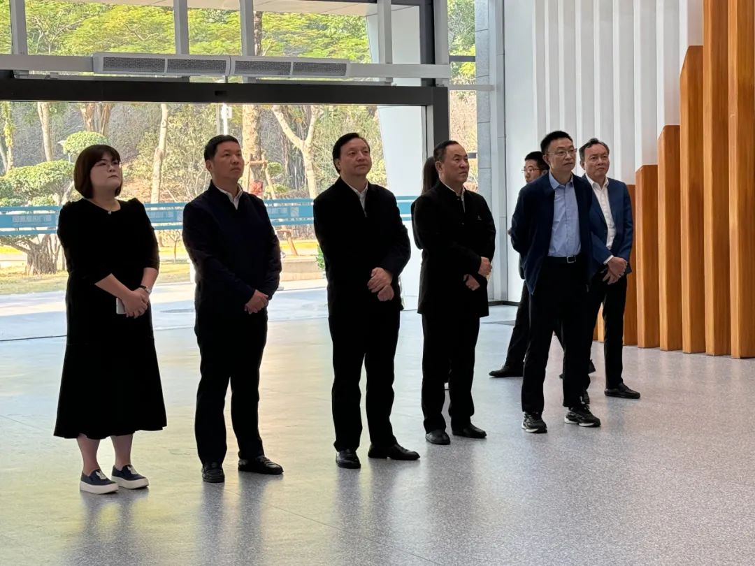 中国经济体制改革杂志社一行调研信用大数据创新中心1.jpg